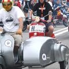 IN PIAZZA – Il mito Vespa in corteo al Motogiro della Tuscia